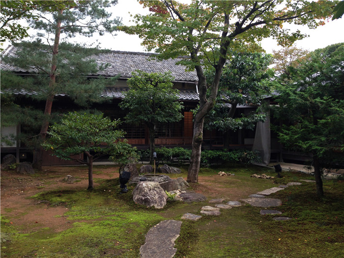 寺內(nèi)庭院